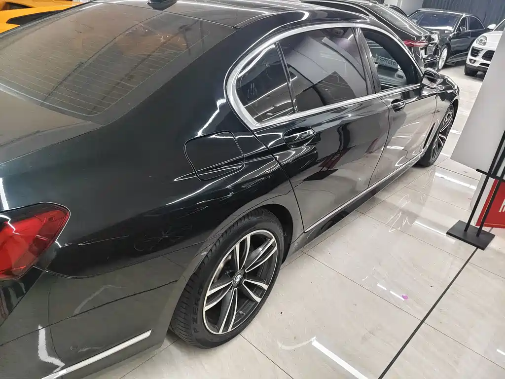 BMW 7 Series — миниатюра 4