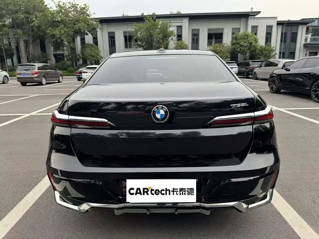 BMW 7 Series — миниатюра 4