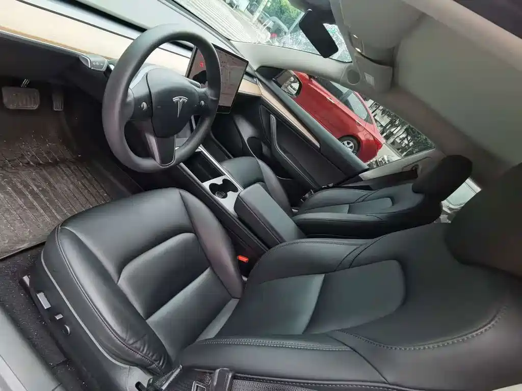 Tesla Model 3 — миниатюра 7