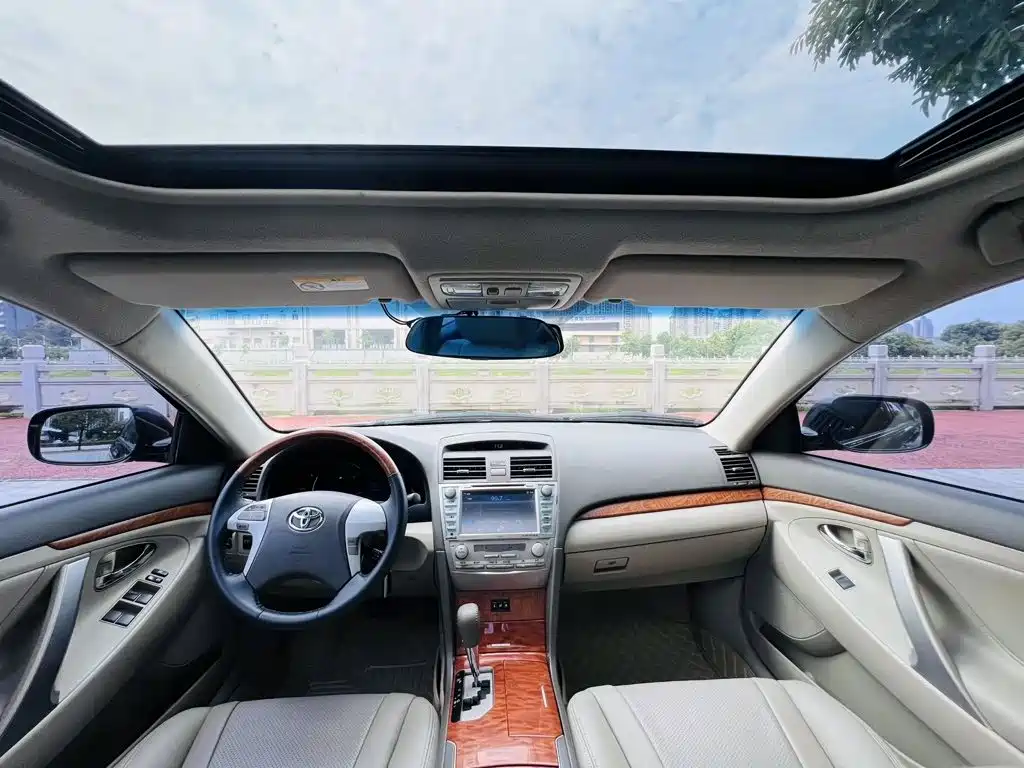 Toyota Camry — миниатюра 5