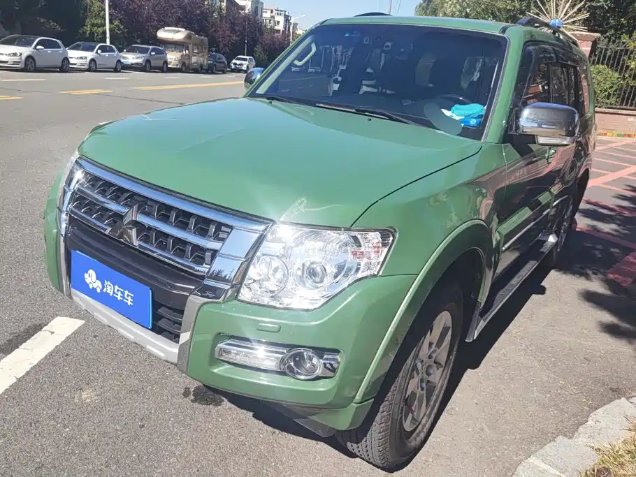 Mitsubishi Pajero (Import)