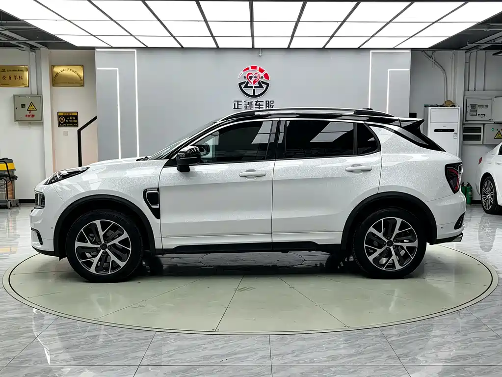 Lynk & Co 01 EM-P — миниатюра 4