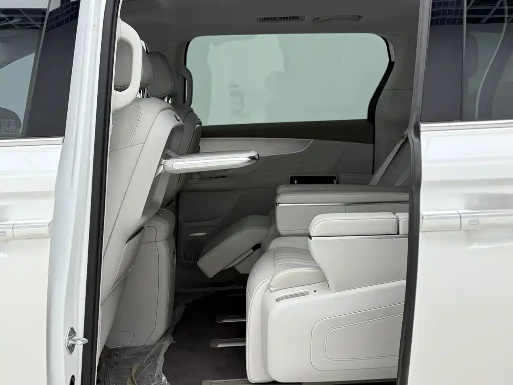 Roewe iMAX8 New Energy — миниатюра 17
