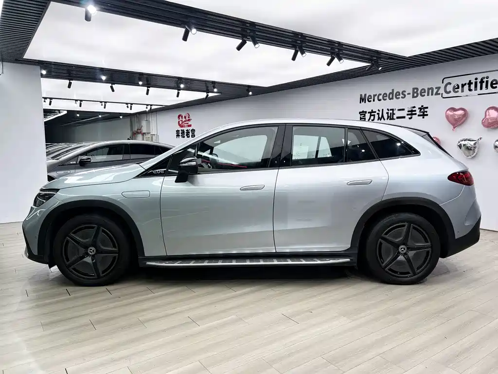 Mercedes-Benz EQE SUV — миниатюра 9
