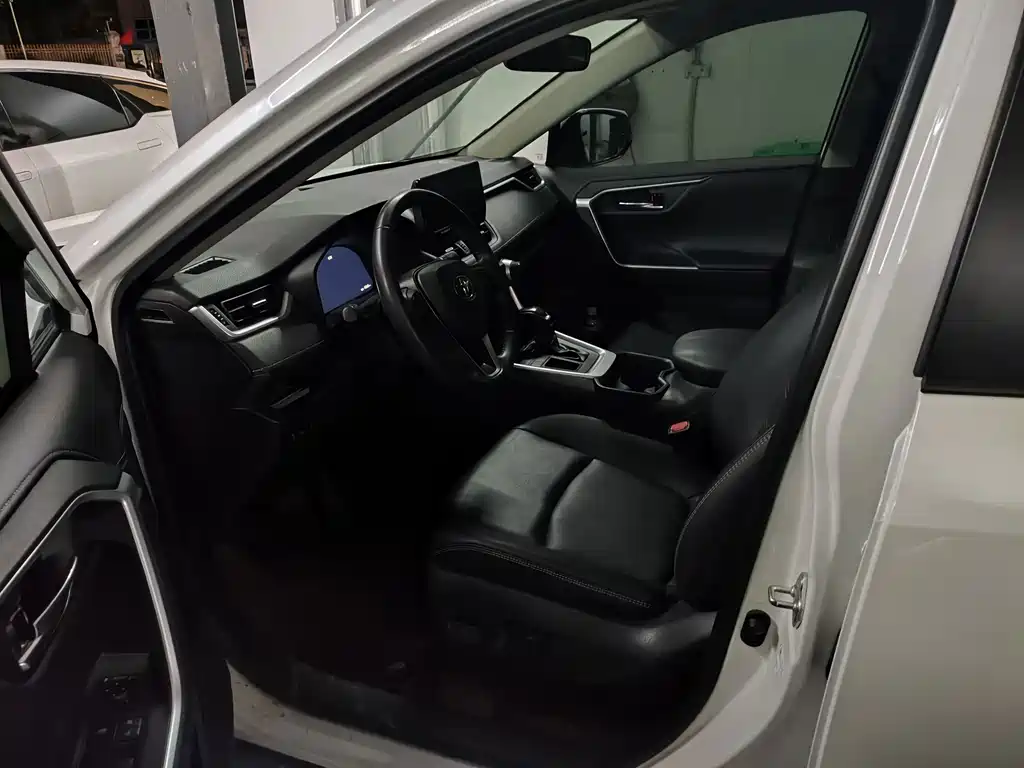 Toyota RAV4 — миниатюра 2