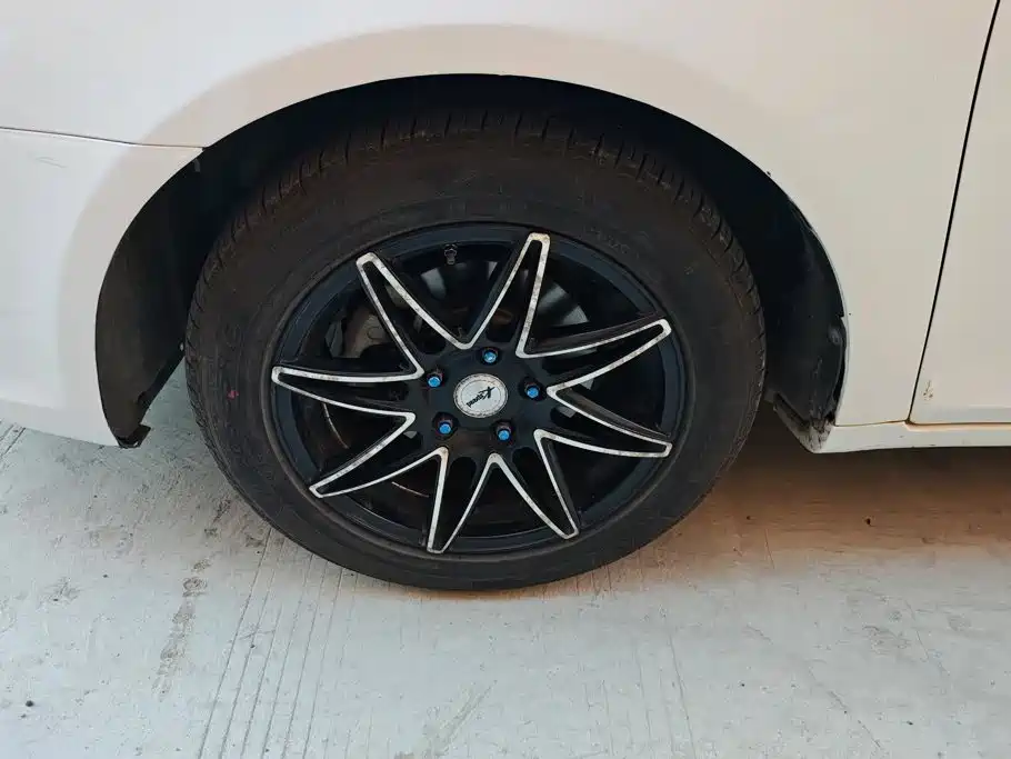 Geely Emgrand — миниатюра 6