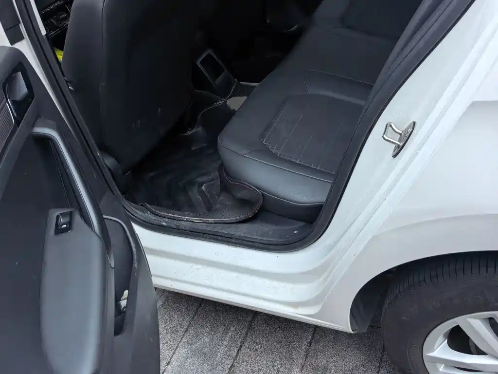 Volkswagen Jetta — миниатюра 7
