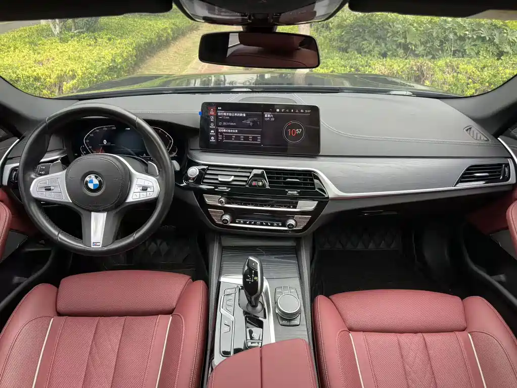 BMW 5 Series — миниатюра 13