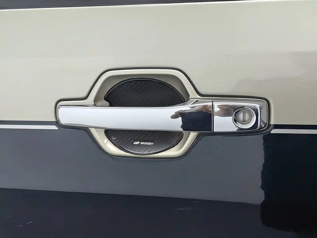 Mitsubishi Pajero (Import) — миниатюра 18