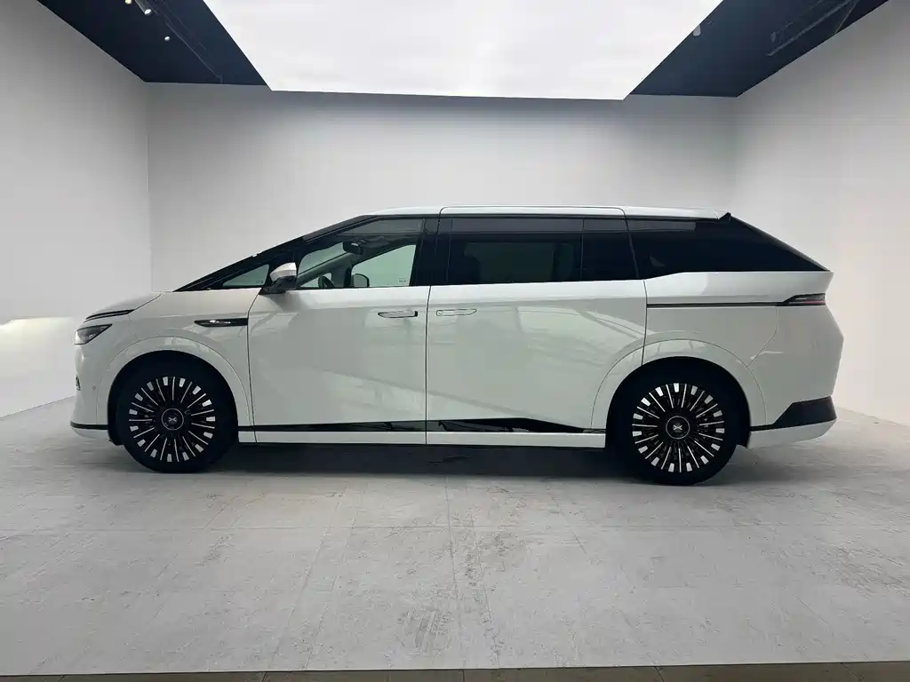 XPeng X9 — миниатюра 7