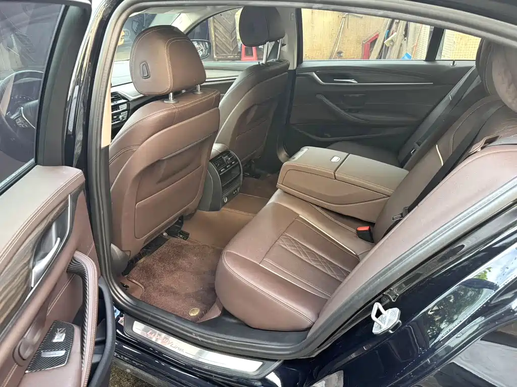 BMW 5 Series — миниатюра 9