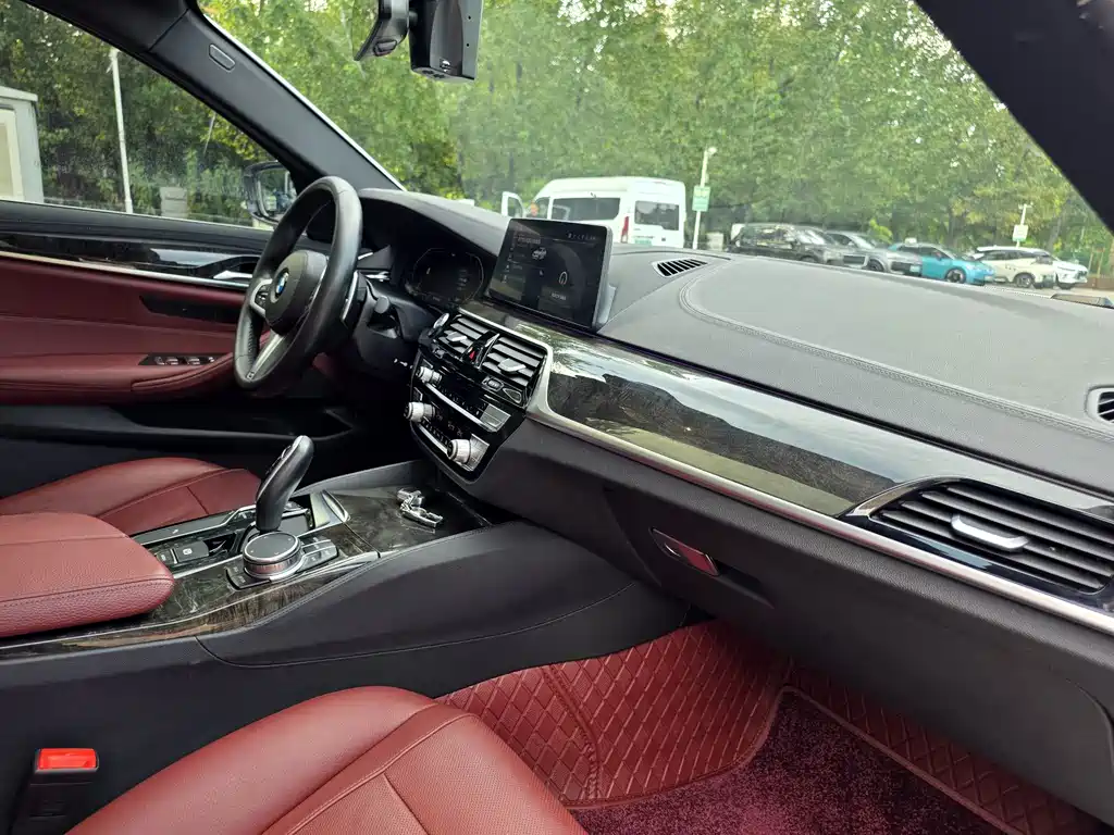 BMW 5 Series — миниатюра 17