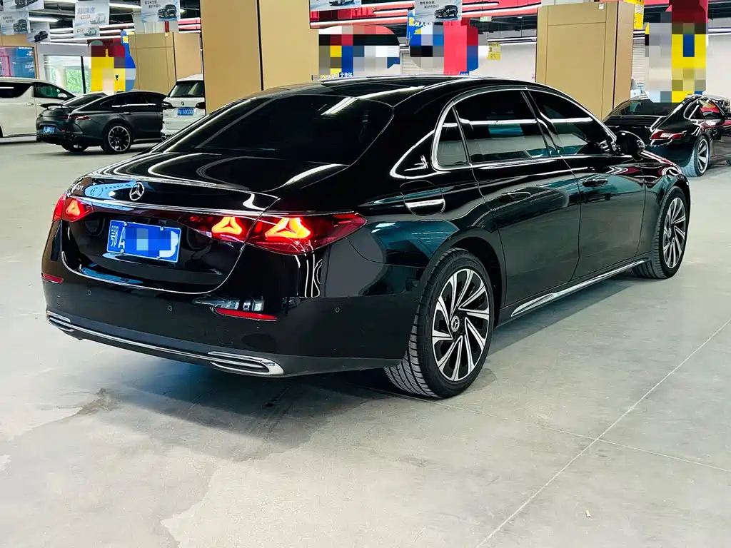 Mercedes-Benz E-Class — миниатюра 6