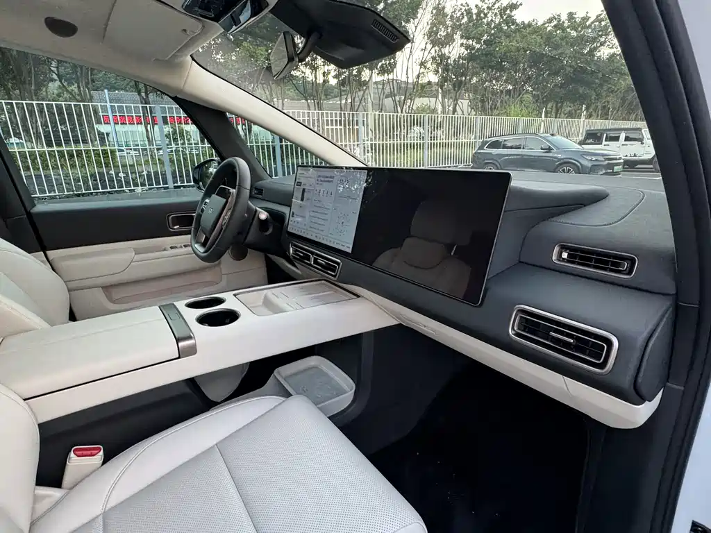 Li Auto Li MEGA — миниатюра 23