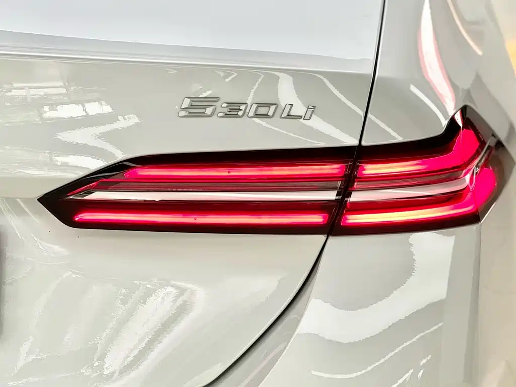 BMW 5 Series — миниатюра 18