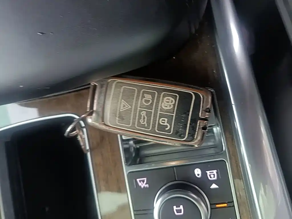 Land Rover Sport PHEV — миниатюра 9