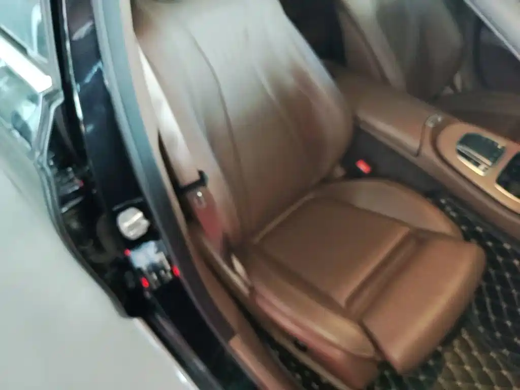 Mercedes-Benz E-Class — миниатюра 25