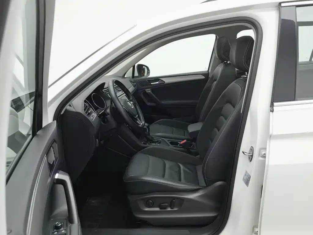 Volkswagen Tiguan L — миниатюра 10