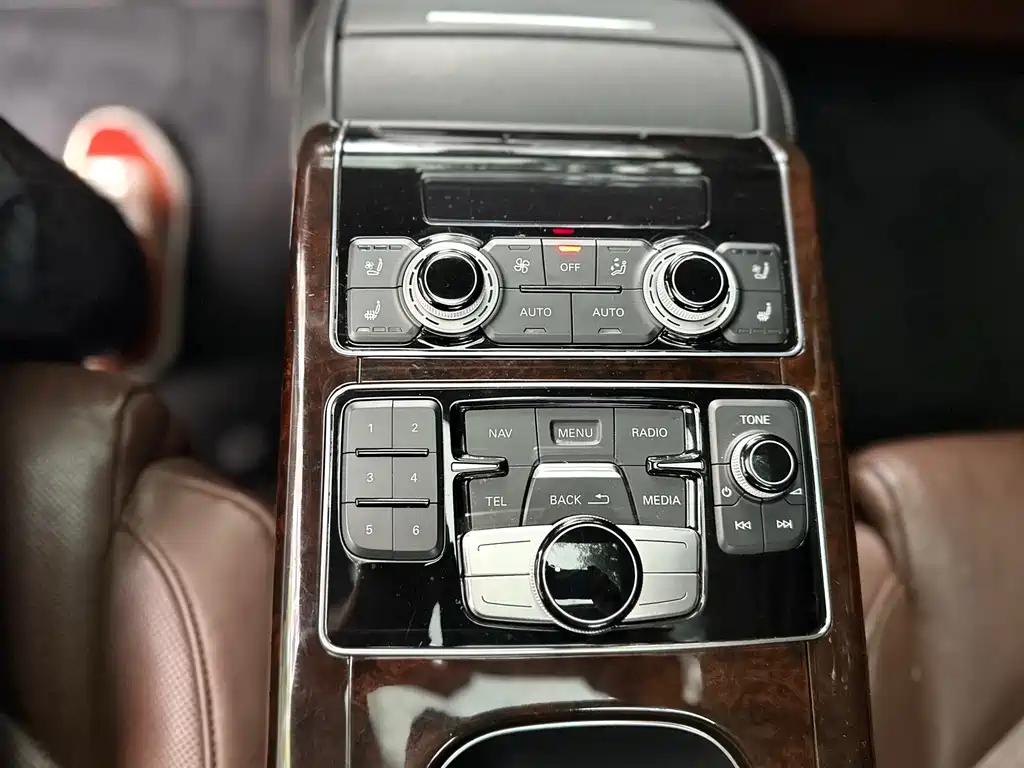 Audi A8 — миниатюра 10