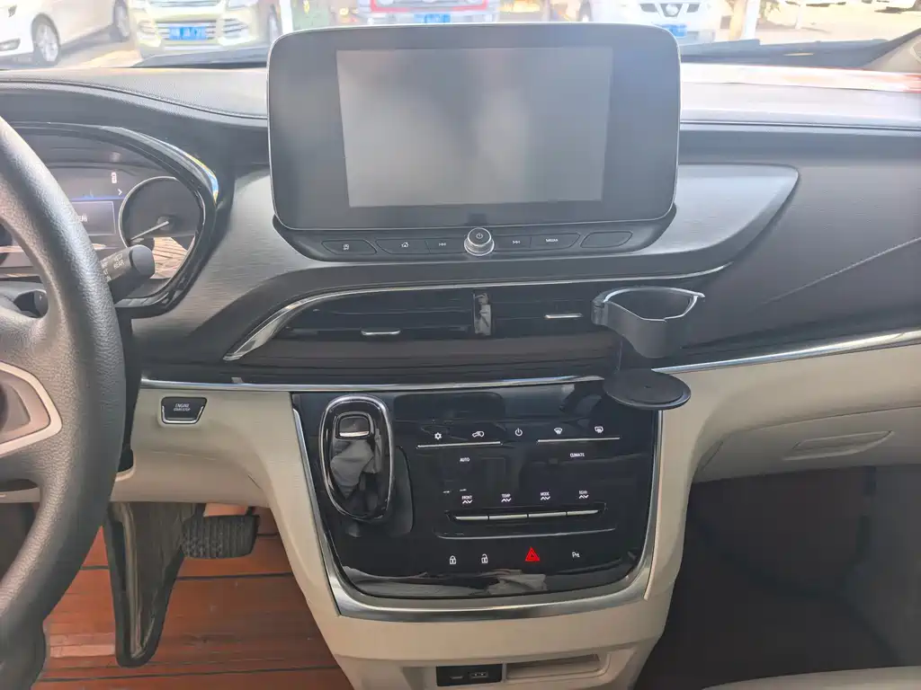 Buick GL8 — миниатюра 8