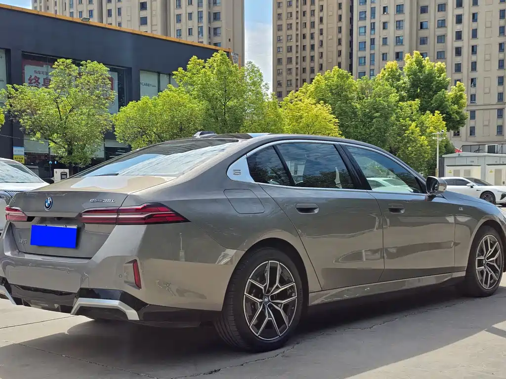 BMW i5 — миниатюра 6