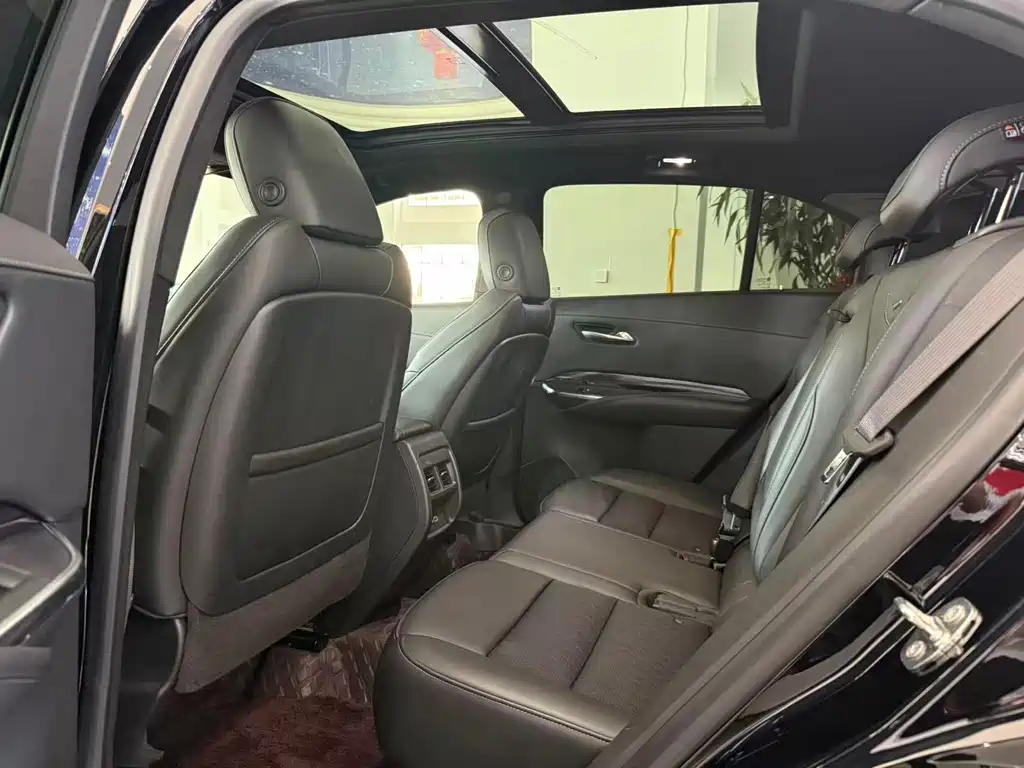 Cadillac XT4 2021 28T
