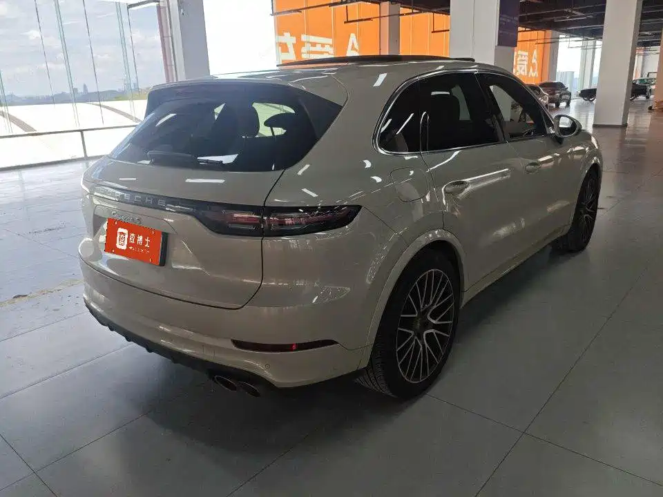 Porsche Cayenne — миниатюра 13