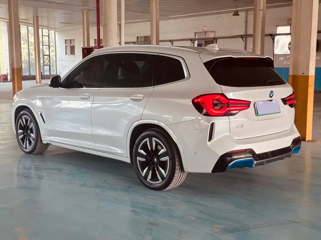 BMW iX3 — миниатюра 6