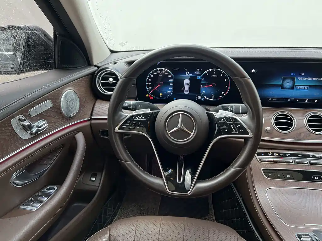 Mercedes-Benz E-Class — миниатюра 11