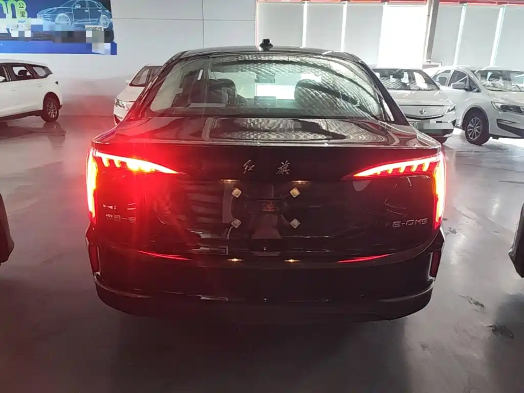 Hongqi E-QM5