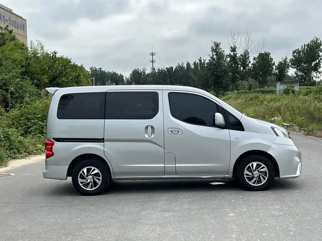 Nissan NV200 — миниатюра 5
