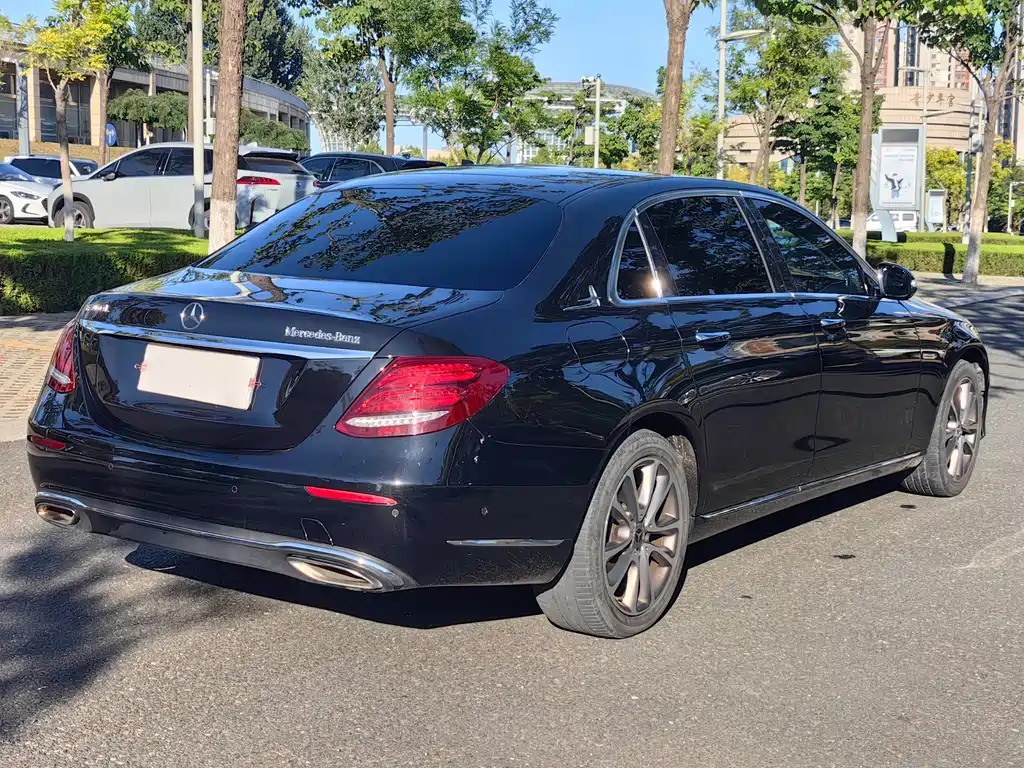 Mercedes-Benz E-Class — миниатюра 4