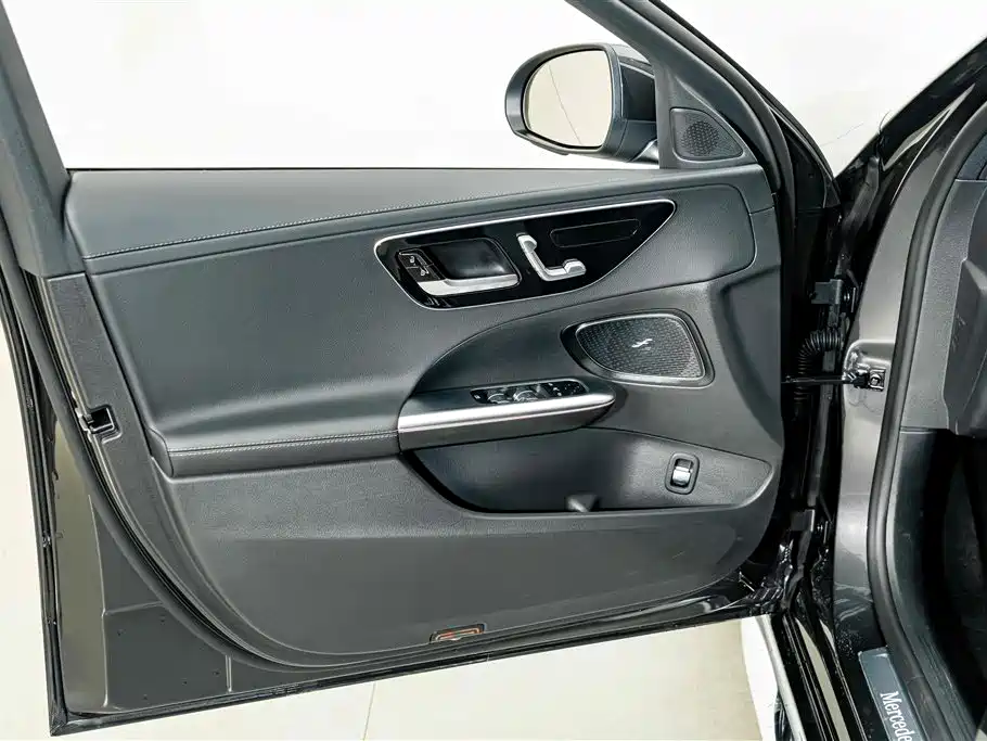 Mercedes-Benz C-Class — миниатюра 16