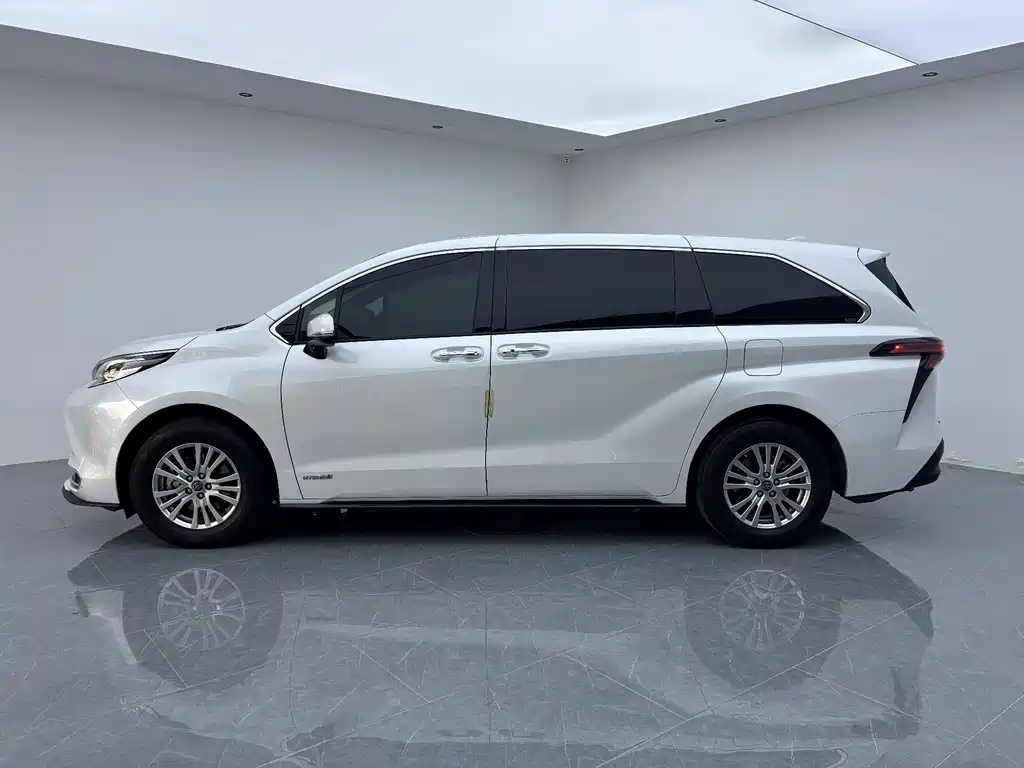 Toyota Sienna — миниатюра 16