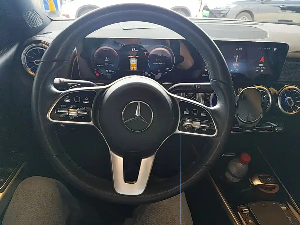 Mercedes-Benz GLB — миниатюра 11