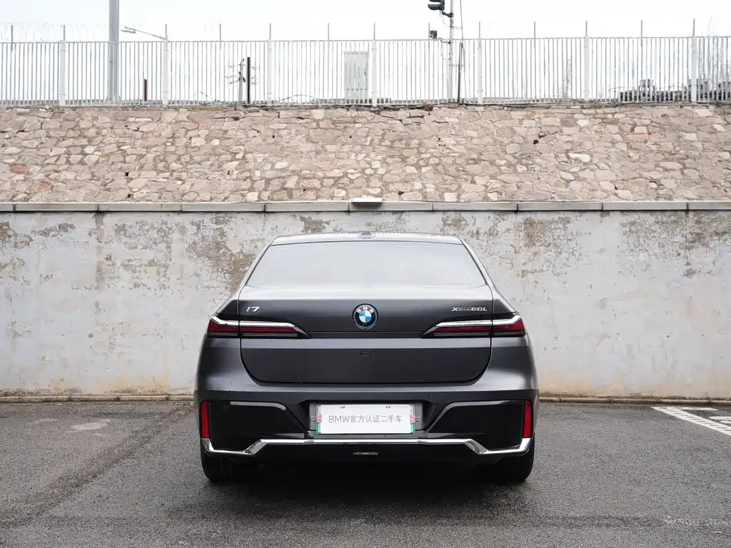 BMW I7