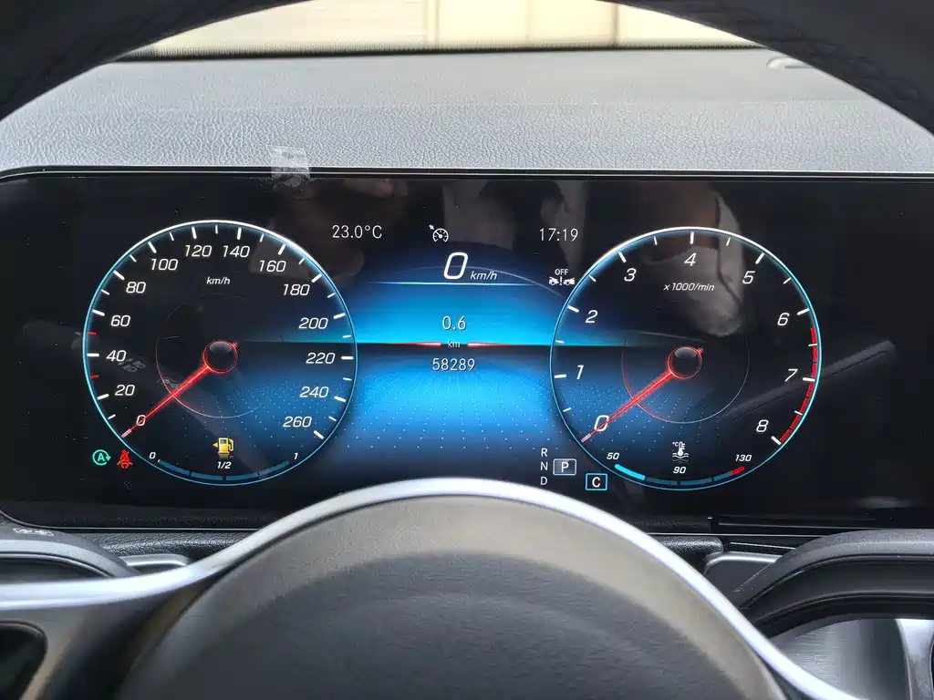 Mercedes-Benz GLB — миниатюра 4
