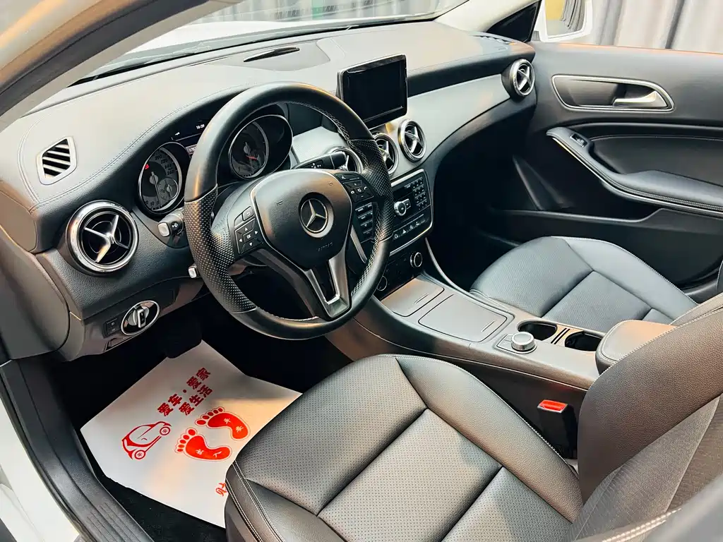 Mercedes-Benz GLA 2015 GLA 200 Fashion
