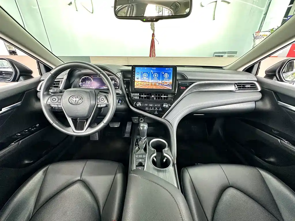 Toyota Camry — миниатюра 10