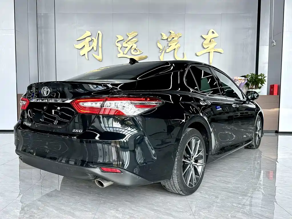 Toyota Camry — миниатюра 14