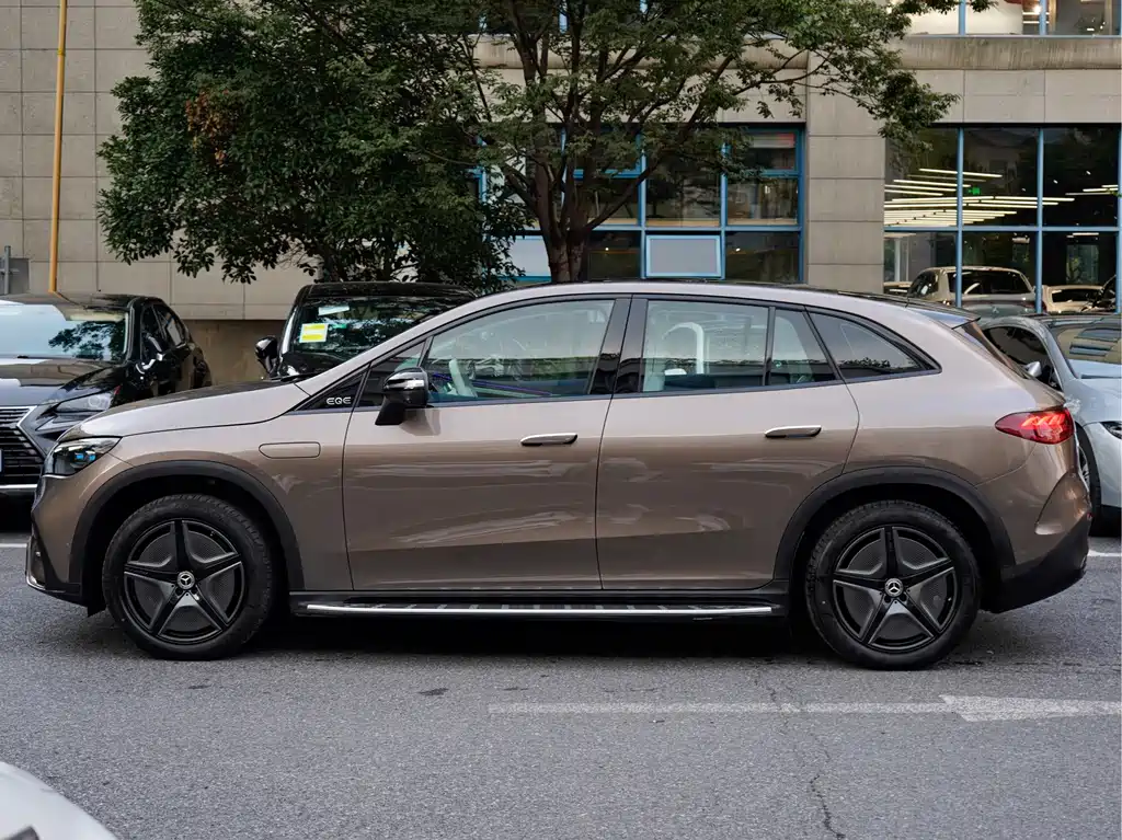 Mercedes-Benz EQE SUV — миниатюра 3