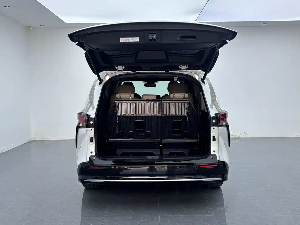 Toyota Sienna — миниатюра 6