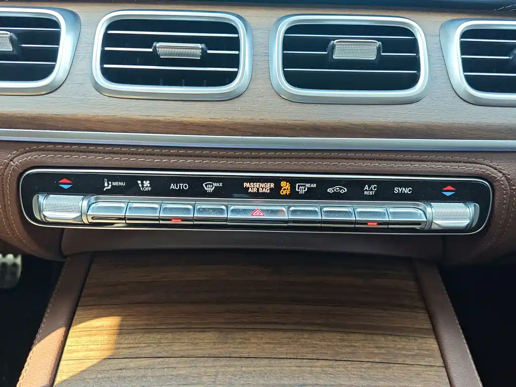 Mercedes-Benz GLS — миниатюра 28