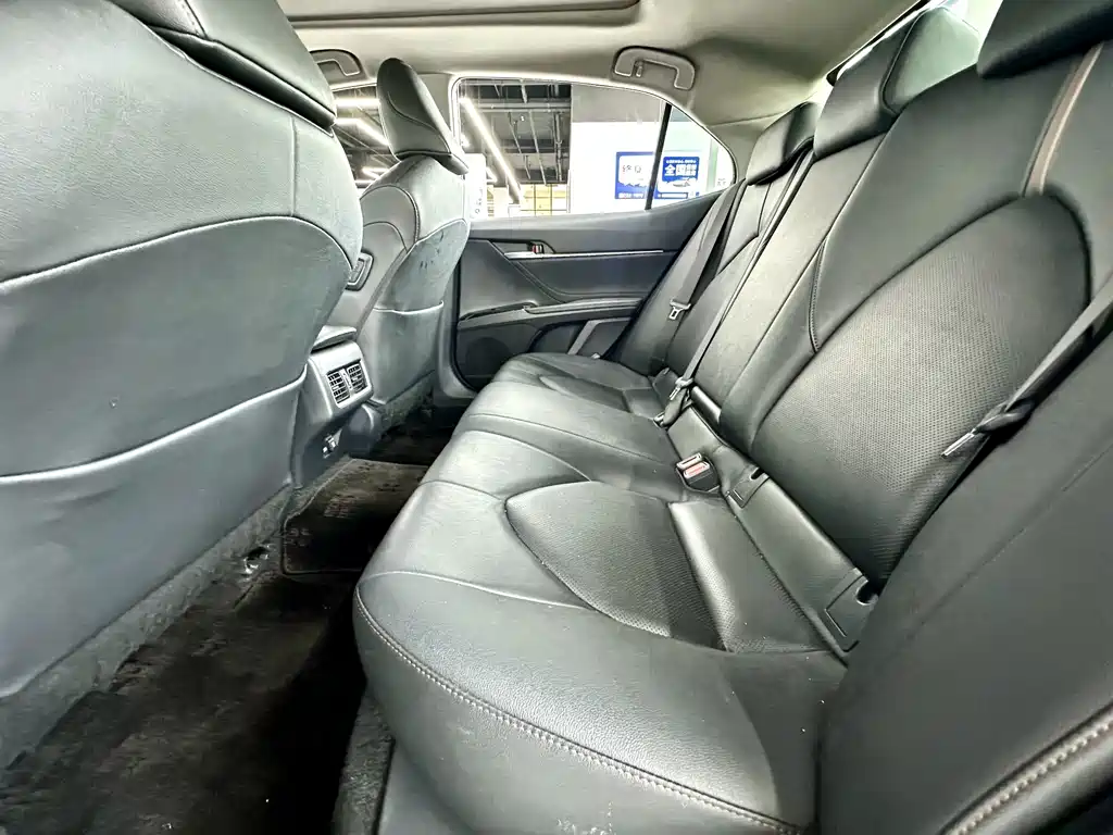 Toyota Camry — миниатюра 13
