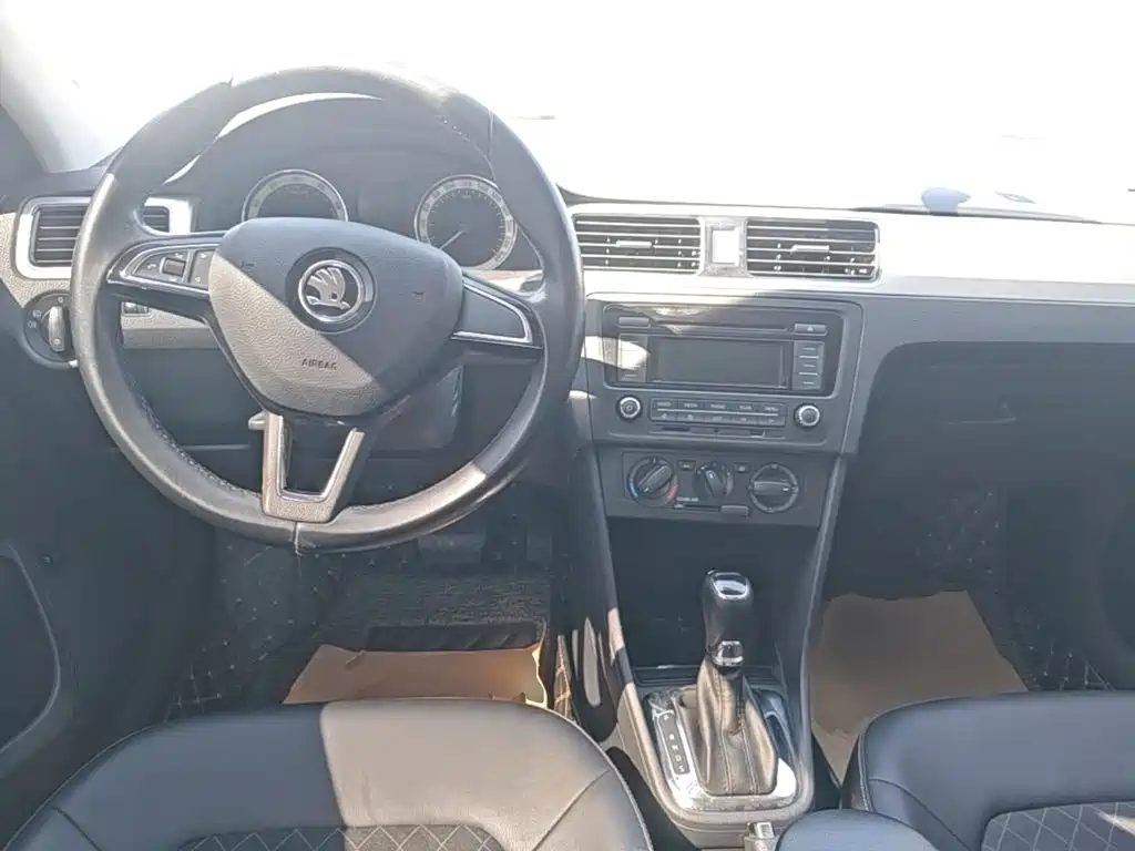 Skoda Rapid — миниатюра 10