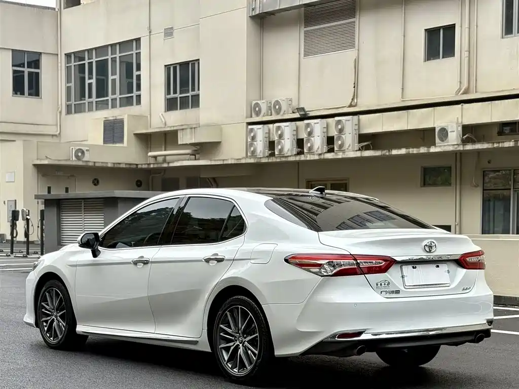 TOYOTA CAMRY