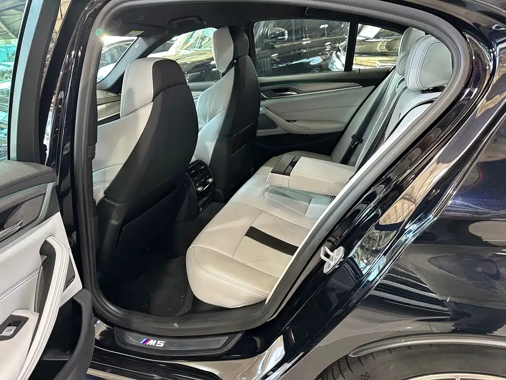 BMW M5 — миниатюра 12