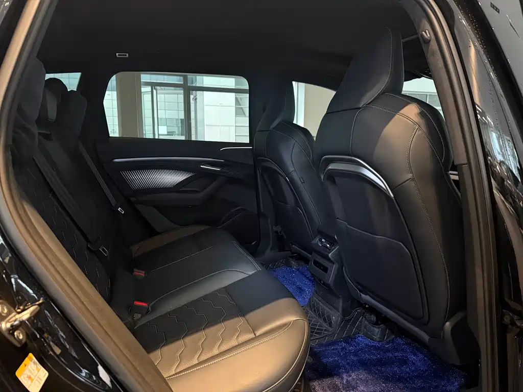 Audi Q6L e-tron — миниатюра 8