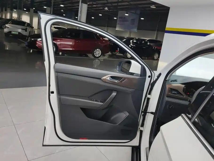 Volkswagen Tharu — миниатюра 7