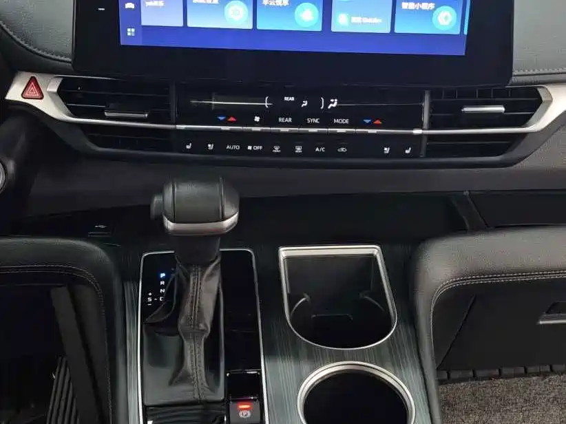 Toyota Sienna id 4617095 из Китая 10